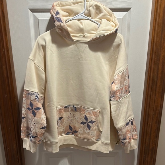 Easel Cream Hooded Sweatshirt with Quilted Design - Picture 2 of 5